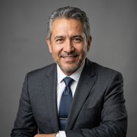 Dr. Eduardo Paredes